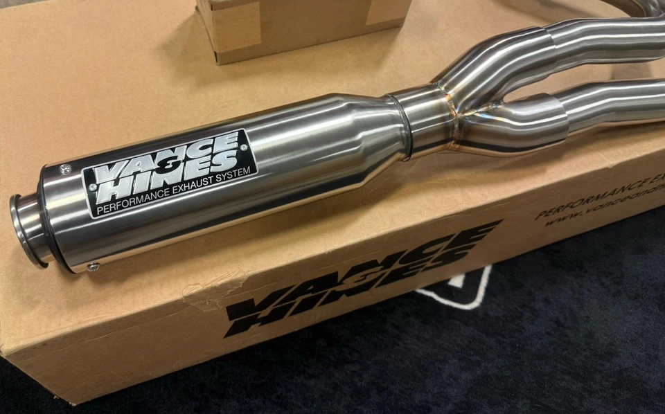 Escape completo de acero inoxidable Vance & Hines 2 en 1 Harley Davidson M8 Softail 2018-24 Foto 2 de 4