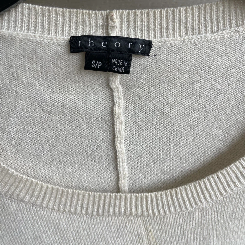 Suéter feminino 100% cashmere marfim gola redonda luxo silencioso atemporal tamanho P - Imagem 3 de 4