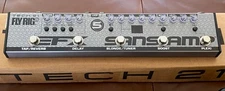 Tech 21 Fly Rig 5 V2 Multi-Effects Guitar Pedal - OPEN BOX - CUSTOMER RETURN