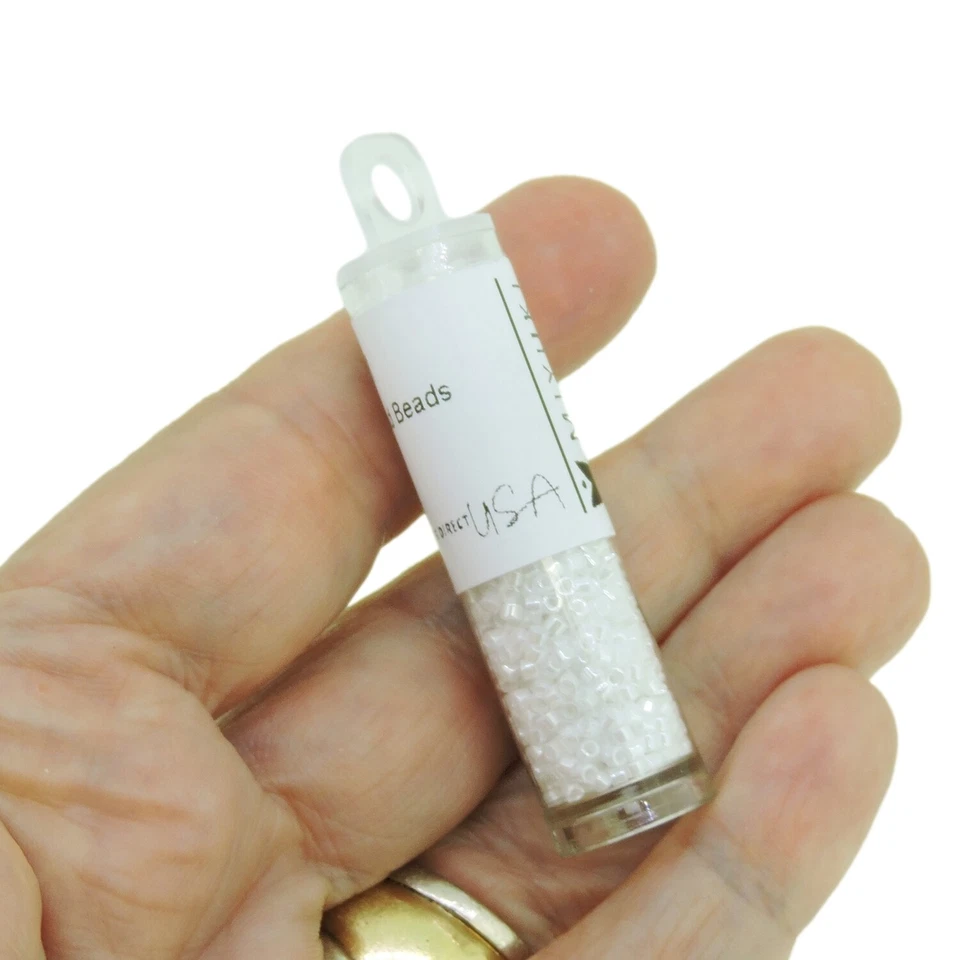 Miyuki Delica Contas de Semente Tamanho 11/0 Pérola Branca Ceilão Tubo de 7 Gramas (DB201) - Imagem 4 de 4