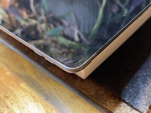 Apple iPad 5th gen (128gb) Needs LCD + Display Installed: INCLUDED {Need REPAIR} - Picture 6 of 14