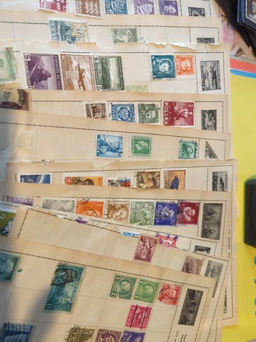 Altes Briefmarkenalbum lose Seiten - Briefmarken aus aller Welt