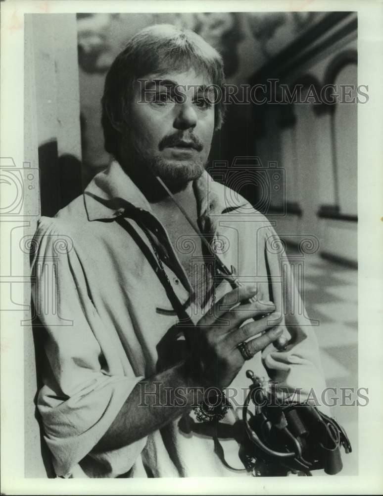 Press Photo Derek Jacobi stars in the title role in Hamlet, on PBS. - sap15352