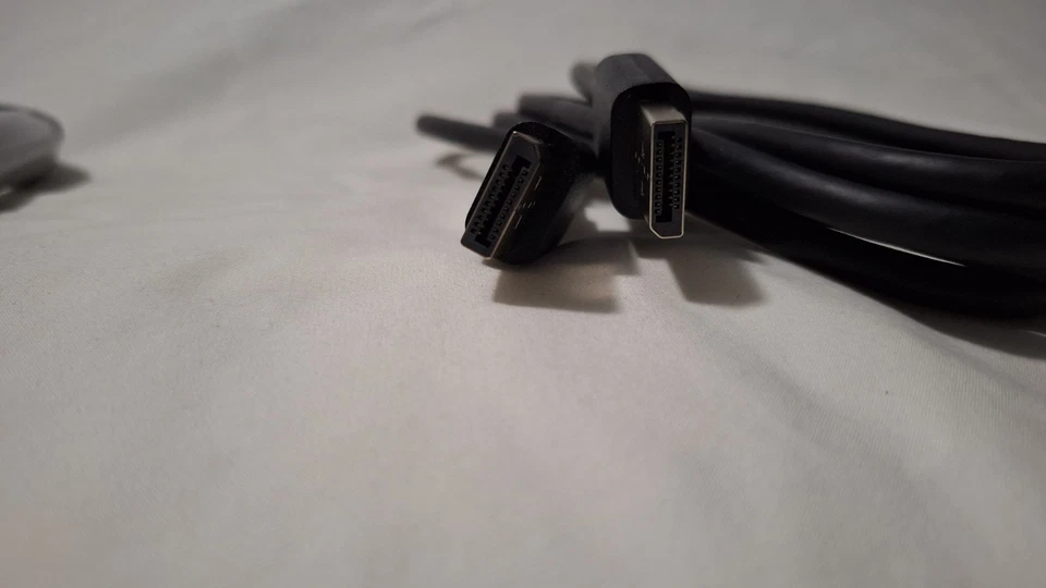 DisplayPort 1.4 cable, pack of 2, 1.8 Meter, male to male connector, Dell, new - Image 3 of 3