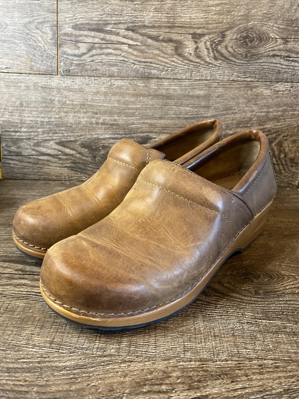 llbean-leather-clogs-slip-gem