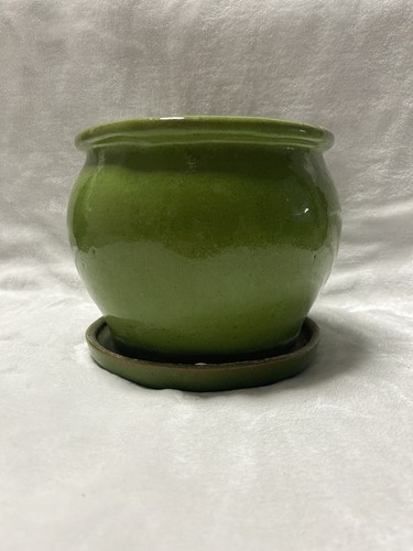 Medium 7 inch ceramic green planter pot with drainage saucer - Picture 3 of 8