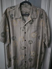 TOMMY BAHAMA MEN'S, XL/TG.. BUTTON DOWN CAMP SHIRT , .. MINT COND. 100 SILK