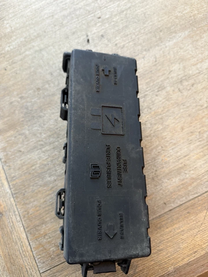 Engine Fuse Box FORD TAURUS 02 03 04 - Image 2 of 4