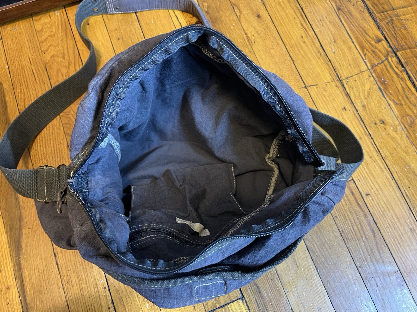 Gap Shoulder Bag With Patch - image 5