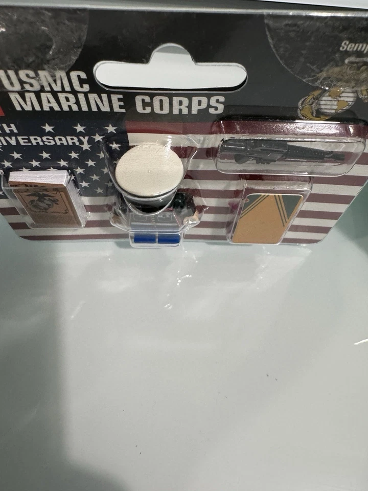 Набор LEGO Dress Blues на 250-й день рождения морской пехоты США - Изображение 3 из 4