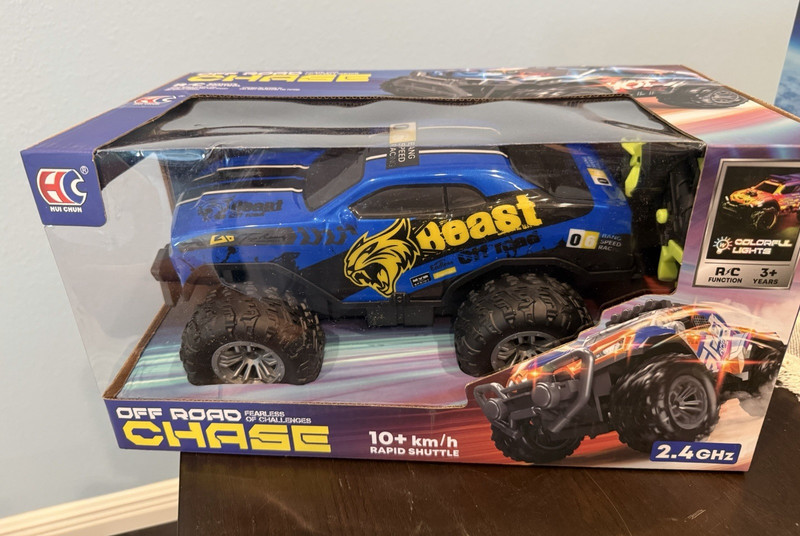 Hui Chun Off Road Chaos Beast 1:18 4WD 2.4GHz RC Truck Blue Lights