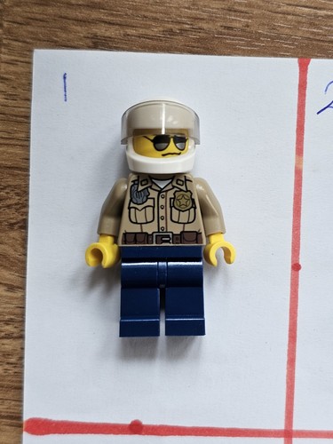 18 x Genuine lego mini figures. ASSORTMENT from Various Themes.. (11) - Picture 2 of 19