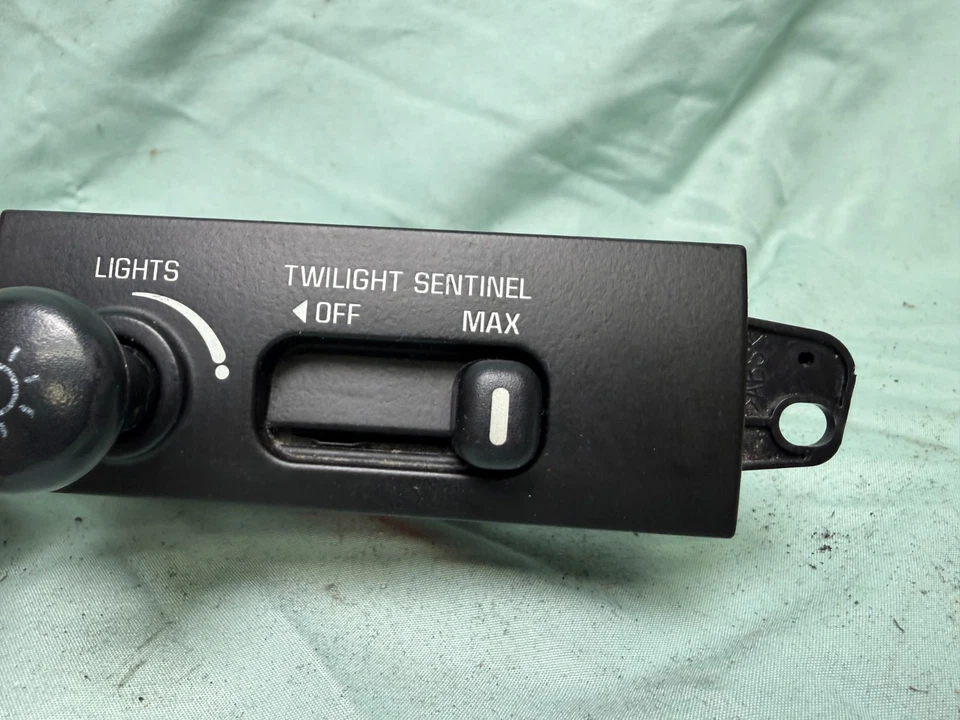 Переключатель управления фарами 1997 - 2005 Buick Park Avenue 25630054 - Изображение 3 из 4