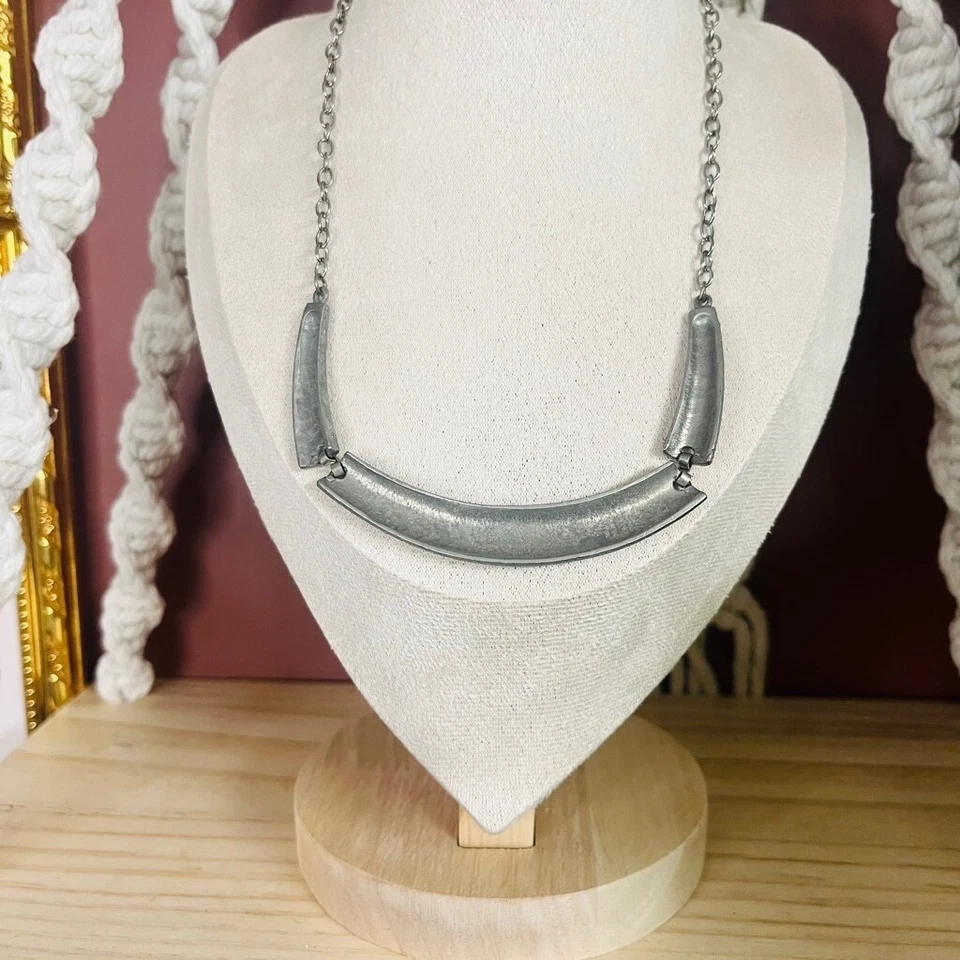 Collar Collar de Peltre Vintage Diseño Abstracto Mod Tono Plateado Cierre de Gancho Foto 4 de 4