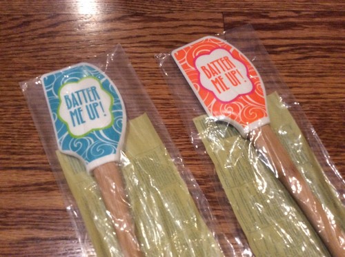 2 Pampered Chef Scrapers Bamboo Batter Me Up Blue & Orange spatulas NIP - Picture 2 of 4