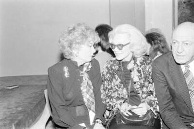 Actress Anne Baxter & socialite Anne Slater & guest sit in the fr- Old Photo