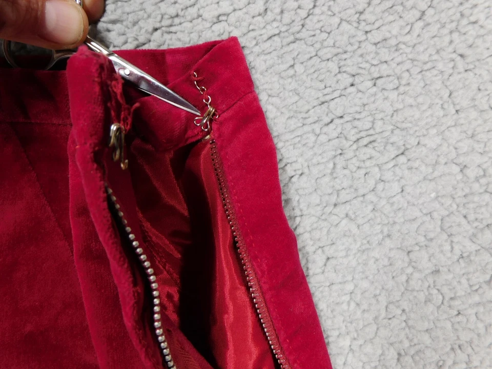 VTG Nelly de Grab Women VELVET and A Line Vintage Mini-Skirt Deep Red Size 12 - Image 4 of 4