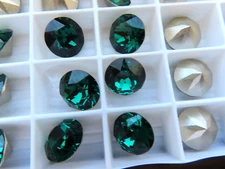 24 New Swarovski XIRIUS Rhinestones 45ss Emerald/foiled. #1088