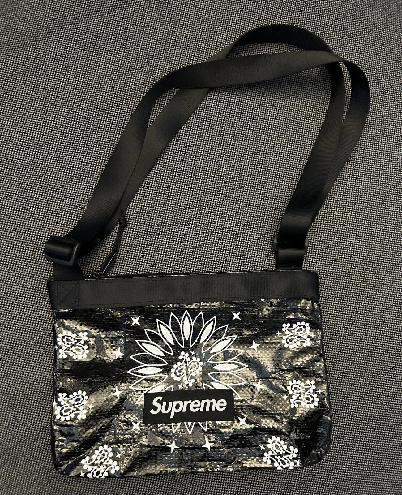 Sac latéral bâche Supreme Bandana noir
