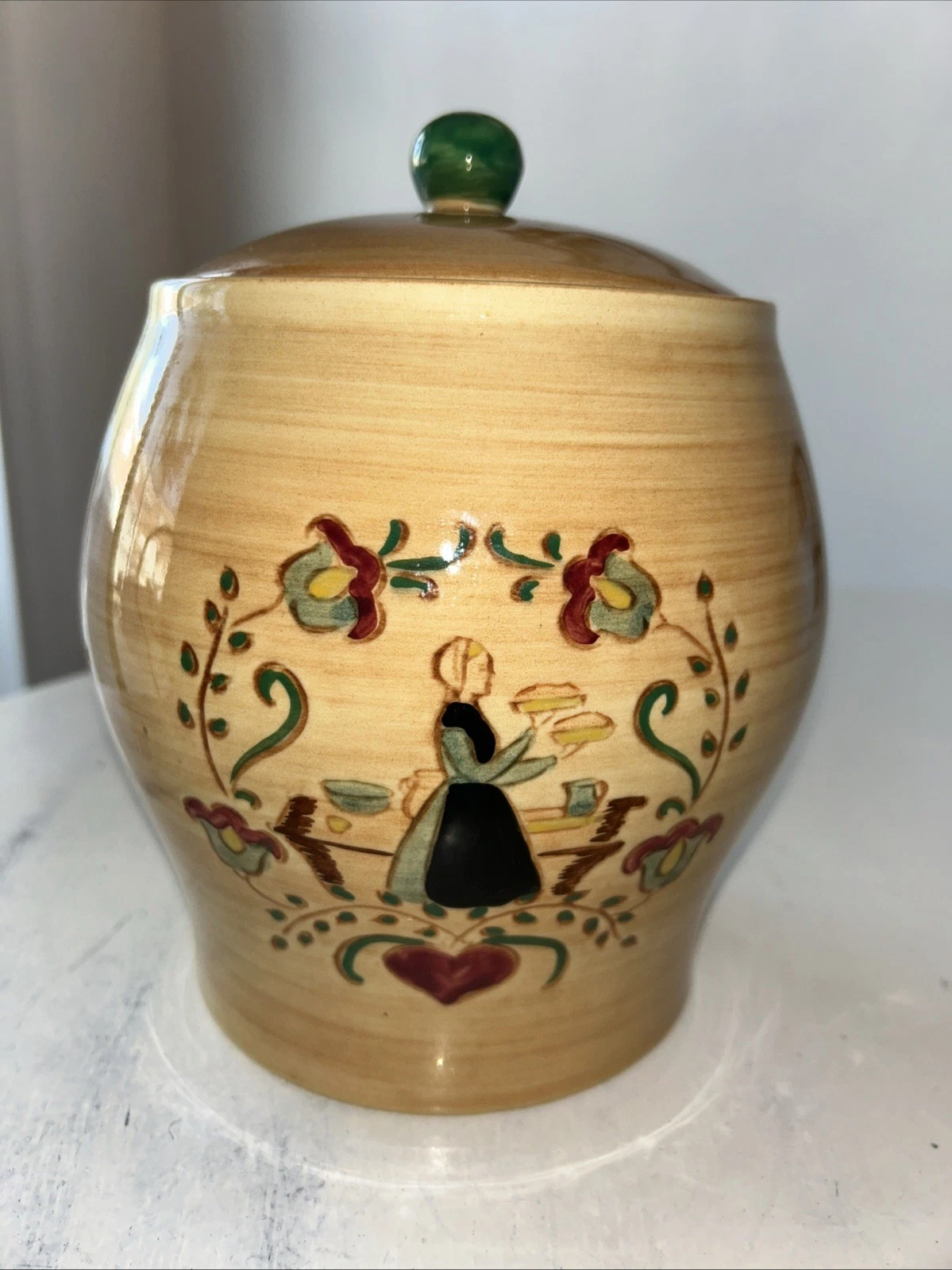 VTG Pennsbury Pottery Lidded Cookie Jar Amish Woman Baking Pies 8.5”Hx7.5”D