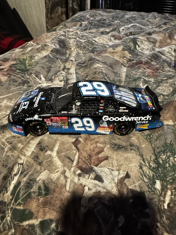 2002 Action Kevin Harvick 1:24 Diecast  #29 Goodwrench Service E.T. - Image 3 of 4