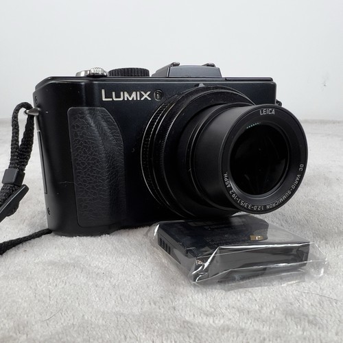 Panasonic LUMIX DMC-LX5 10.1MP Compact Digital Camera - Picture 8 of 14