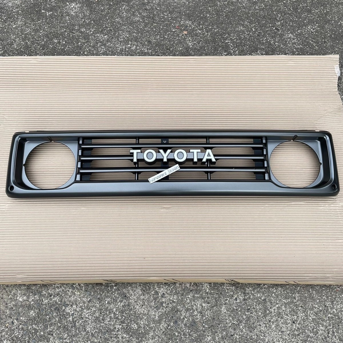 TOYOTA Genuine Land Cruiser 70 Series Front Radiator Grille Early