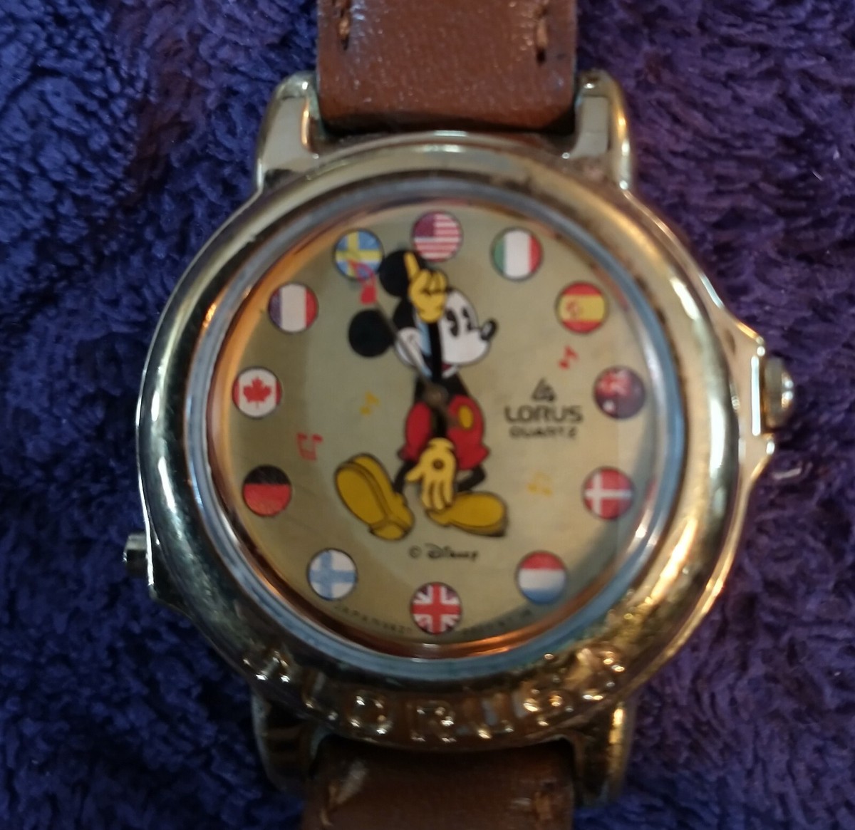 Lorus Mickey‎ Mouse Around the World Flag Dial Gold Tone Quartz Watch V421-0020 Lorus Musical by Seiko V421-0020 Mickey Mouse Watch MICKEY  main image 3