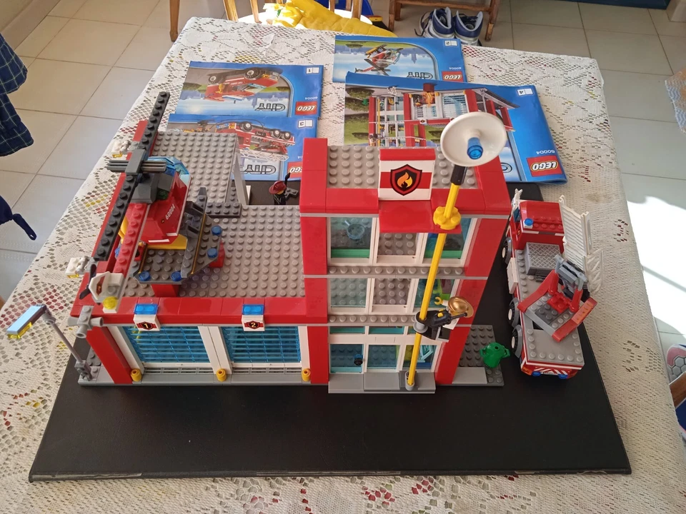 LEGO City 60004 Fire Station, foto 2 di 5