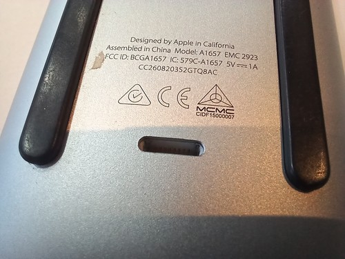 APPLE MAGIC MOUSE MODEL A1657 WHITE | FOR PARTS OR NOT WORKING - Picture 12 of 20