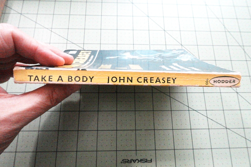 TAKE A BODY BY JOHN CREASEY 1964 HODDER UK PULP CRIME THRILLER PB - Foto 3 di 3
