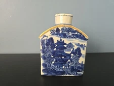 Antique Chinese for Export Blue & White Pottery Tea Caddy Architectural Motif