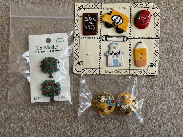 BUTTONS La Mode Tree Floral Bonnet Ceramic School