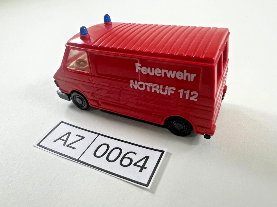 Praliné FIAT 242 "Fire Department" "Oldtimer"  H0 1:87 "SKU AZ0064" - Ref.  F006 - Photo 3/4