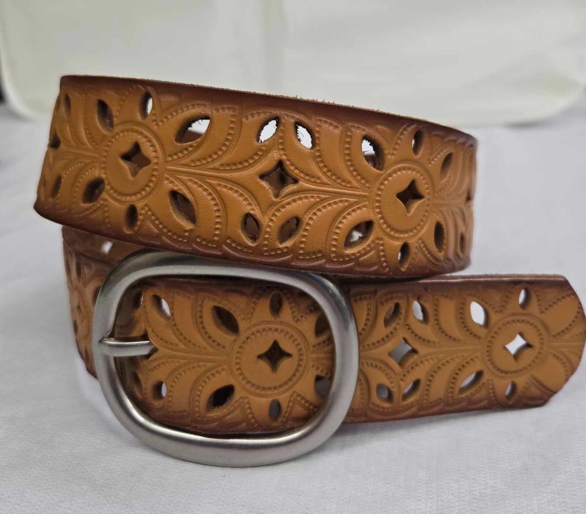 Fossil Leather Belt Tooled Small Beige Silver Buckle Laser  display picture 2