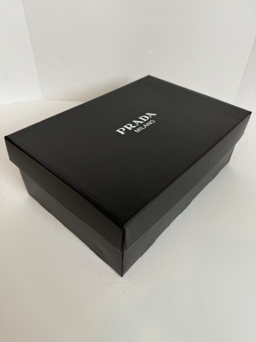 PRADA スニーカー ブラック 新品箱入り PRADA - プラダ PRADA スニーカー パデッドレザー 三角ロゴ