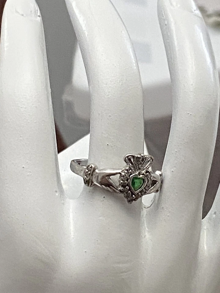 Claddagh Ring Emerald And lab created Diamonds Sterling Silver 925 - Image 2 of 4