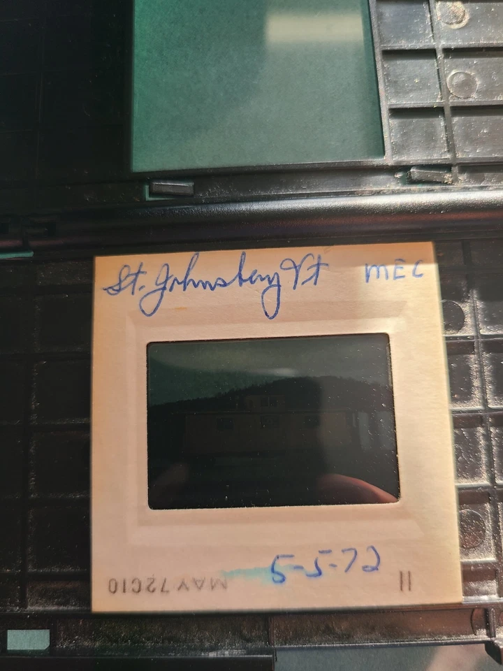 Original Slide Maine Central MEC 646 Caboose Way Car 5-5-72 St. Johnsberg VT (YG - Imagem 2 de 2