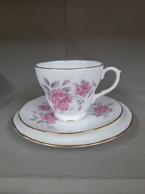 Vintage Herzogin Tee Trio Set Bone China rosa und graue Rosen. Sehr guter Zustand 