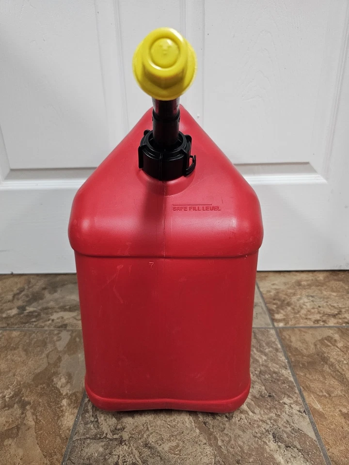 Blitz Pre-Ban Self-Venting 5-Gallon Gas Can Model 50833 Made In USA OEM Parts! - Image 3 of 4