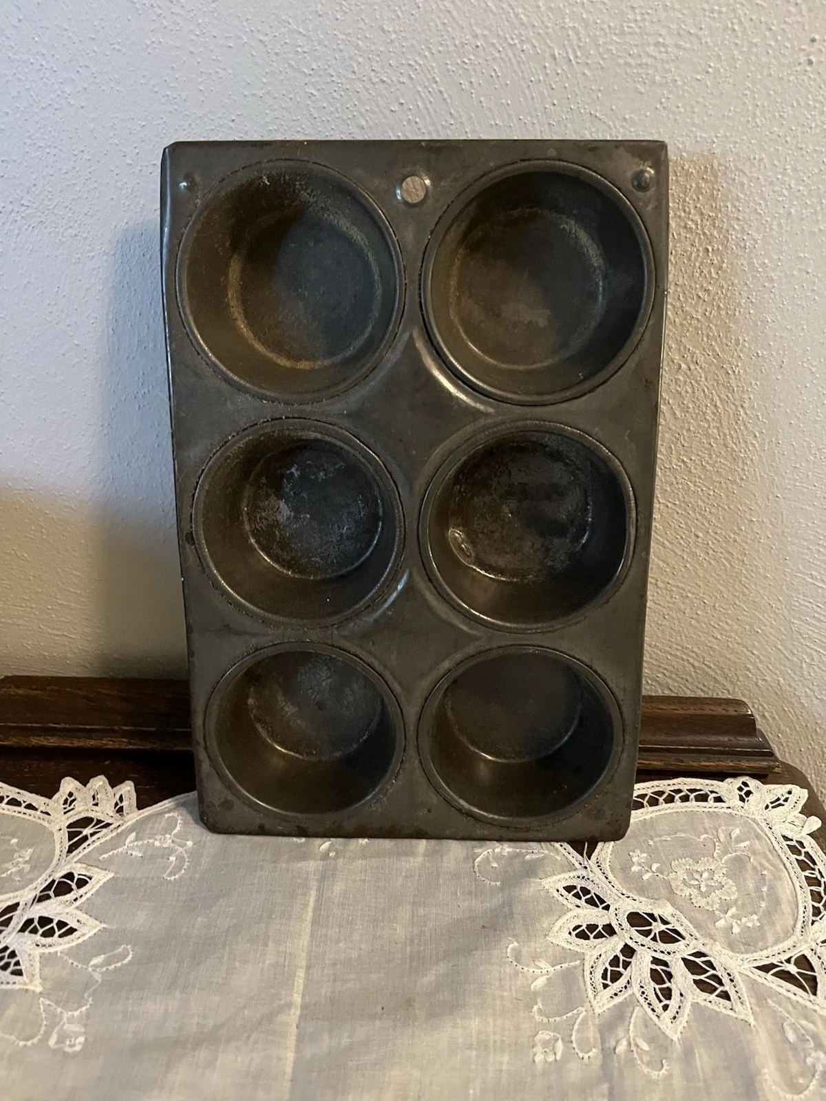 Vintage 6 Muffin Tin