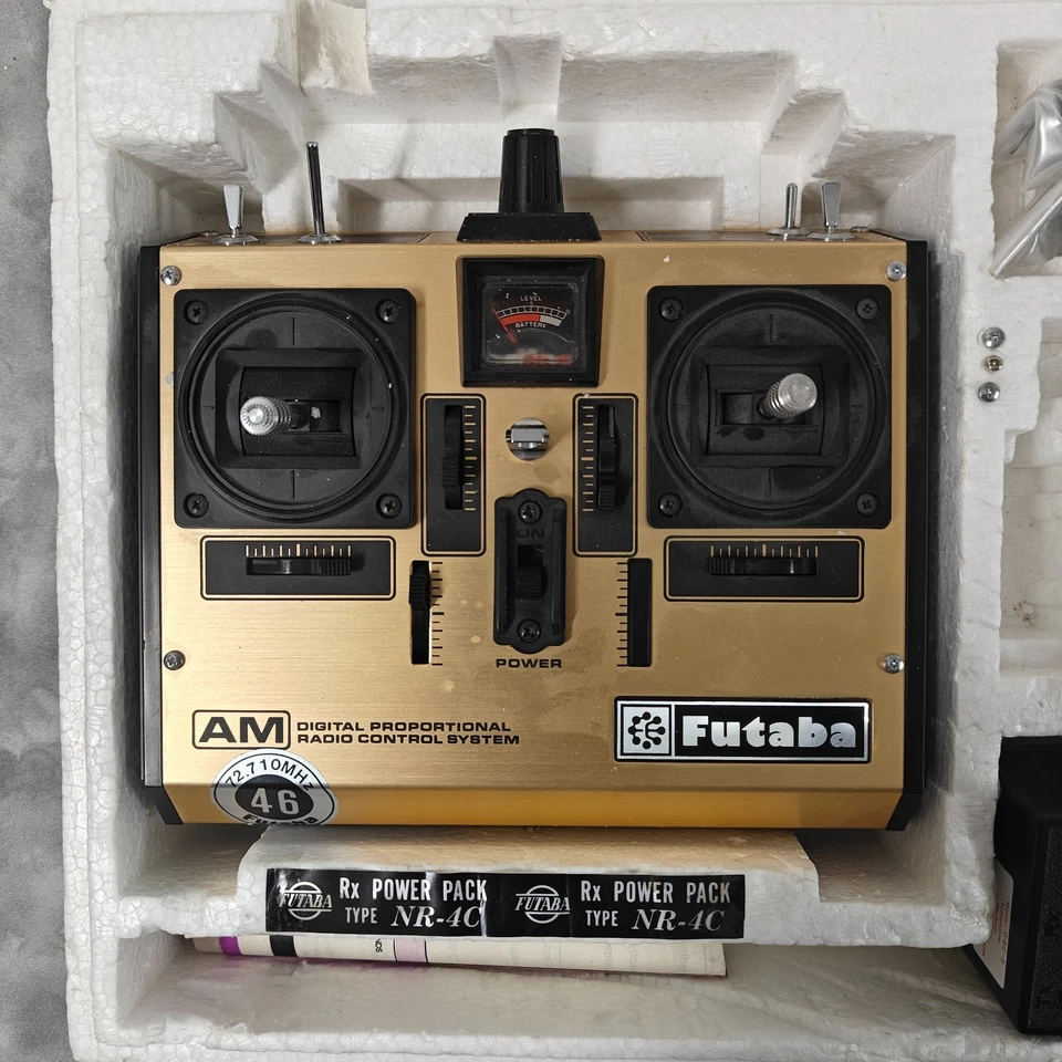 Futaba FP-T6FG/E AM 72.710MHz Ch46 RC Transmitter Set w/ Charger Japan Vintage - Image 2 of 4