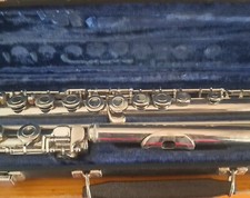 Yamaha YFL-24N Nickle-Plated Student Yamaha Flute, Case, Cleaning Rod-Japan made