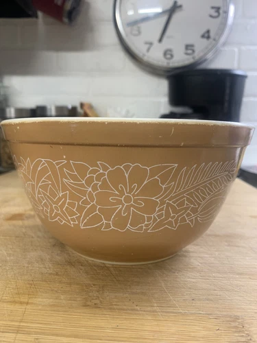 Vintage Pyrex Woodland Tan Mixing Bowl