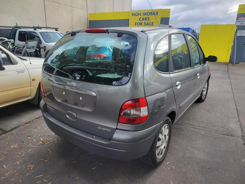 Renault SCENIC Left Taillight 2WD J64, 05/01-12/04 - image 3 of 3