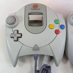 White Sega Dreamcast In Box With 2 Controllers 2 Memory Cards and 1 Rumble Pack