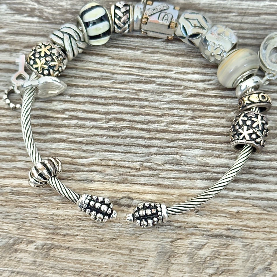 Brazalete DaVinci Charm tono plata sin firmar corazón flores diamantes de imitación blancos Foto 4 de 4