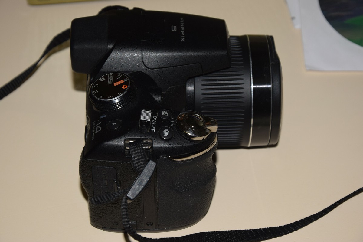 Fujifilm FinePix S Series S4000 14.0MP Digital Camera Fujifilm FinePix S Series S4000 14.0MP Digital Camera