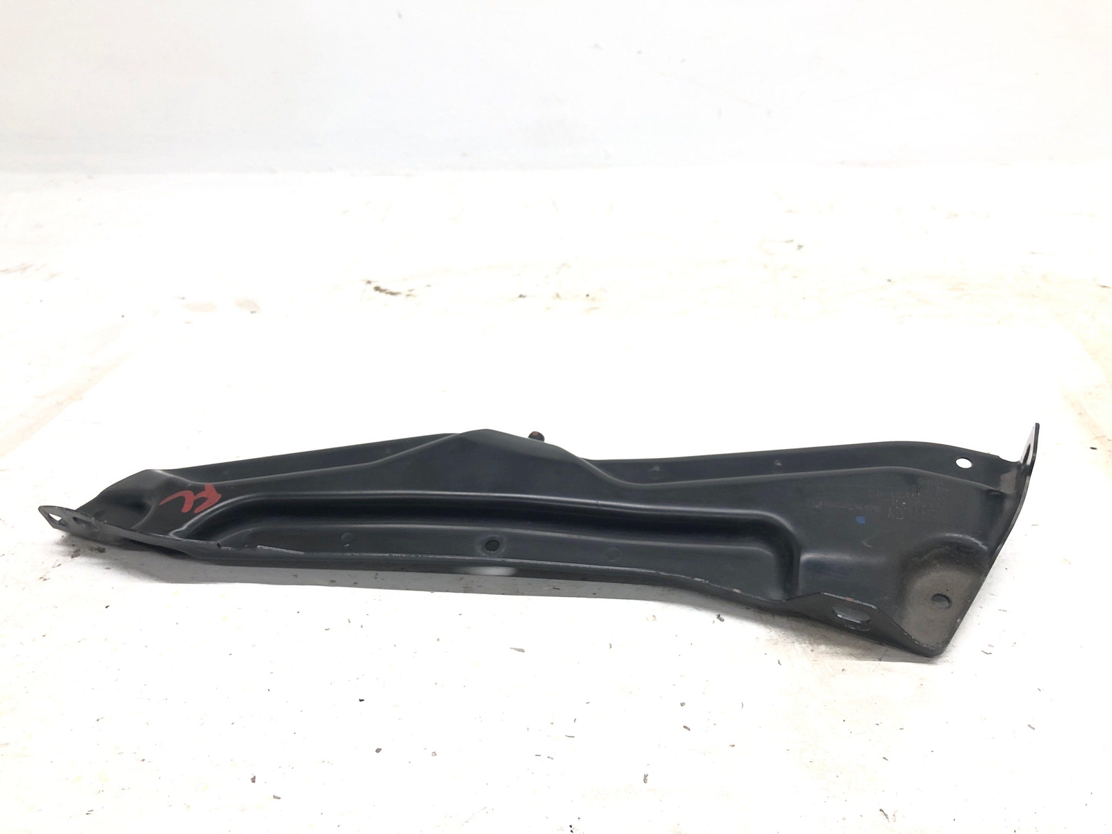 2016-2020 BENTLEY BENTAYGA LEFT INTERCOOLER CHARGE AIR COOLER BRACKET 36A805511A