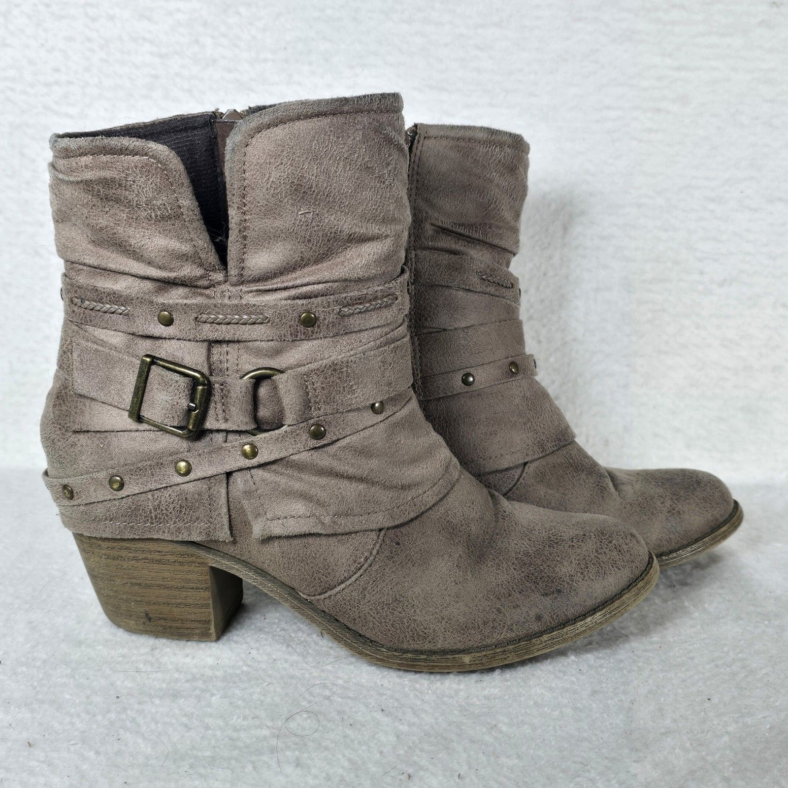 SO Brand Pine Slouch Ankle Boots 7.5 Taupe Faux Suede Cowgirl